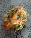 Camarones con spaghetti al ajo, parmesano y perejil (gambas)