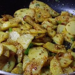 A picture of Aloo fry.