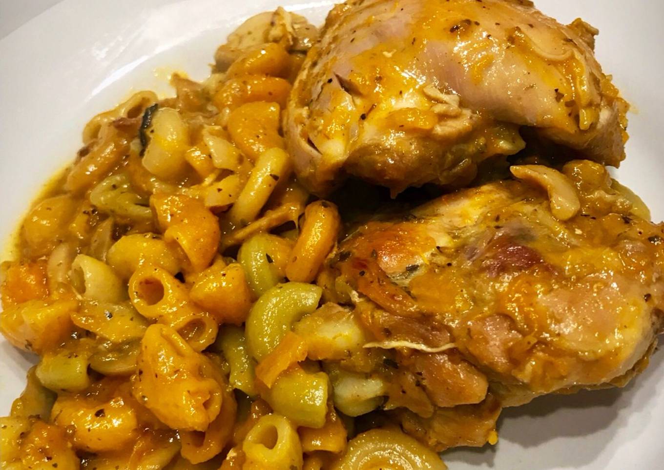 Pollo con fideitos en salsa de calabaza y champiñones 🍄 Todo en la misma sartén o wok! Sin ensuciar!