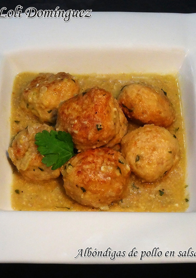Una foto de Albóndigas de pollo en salsa de almendras
