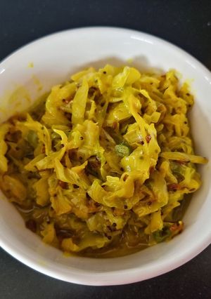 A picture of Cabbage sambharo (stir fry).