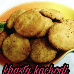 A picture of Khasta kachori.