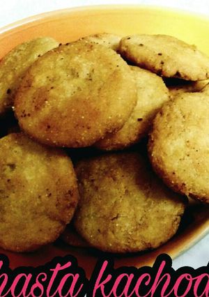 A picture of Khasta kachori.