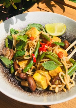 A picture of Tofu and shiitake mushroom noodles.