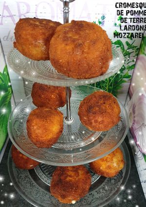 A picture of Potato, Bacon, and Mozzarella Croquettes.