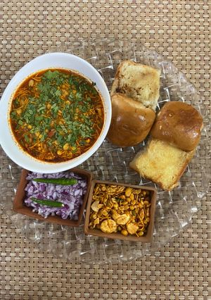 A picture of Spicy misal Pav.