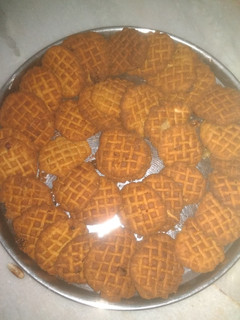 ठेकुआ (thekua recipe in hindi) रेसिपी मुख्य फोटो
