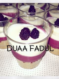 صورة لوصفة كاسات التشيز كيك بالتوت الطائفي 💜