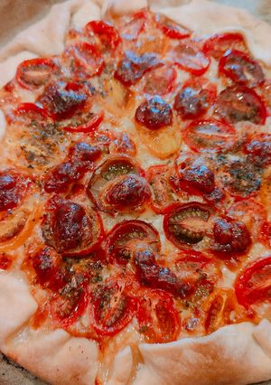 Une photo de Tarte rustique aux tomates cerises