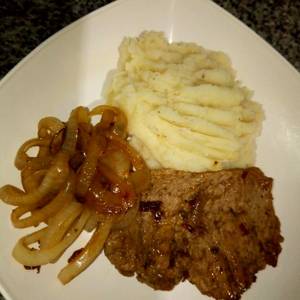 Puré de Papas con Bistec y Cebolla Caramelizada. Day