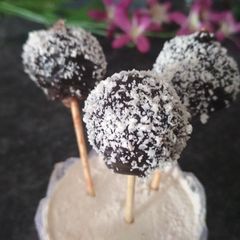 A picture of Cake pops from leftover cake.