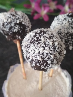 A picture of Cake pops from leftover cake.