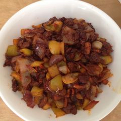 A picture of Chilli saucy Beef with Carrot & Capsicum.
