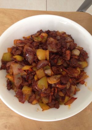 A picture of Chilli saucy Beef with Carrot & Capsicum.