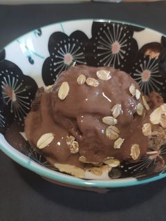 Una foto de Helado proteico de chocolate y canela