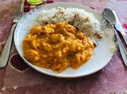 Una foto de longaniza con cebolla