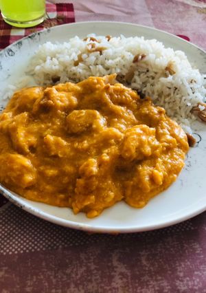 Una foto de Pepián de choclo con pollo y longaniza
