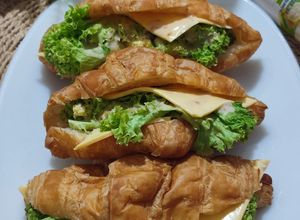 Gambar Scrambled Egg Croissant