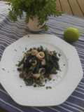Ensalada de calamares, judías verdes y alga wakame