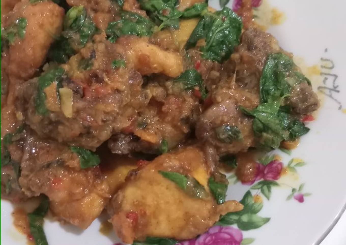 Ayam rica-rica daun kemangi