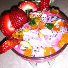 A picture of Strawberry (Fruit) shrikhand.