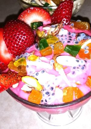 A picture of Strawberry (Fruit) shrikhand.