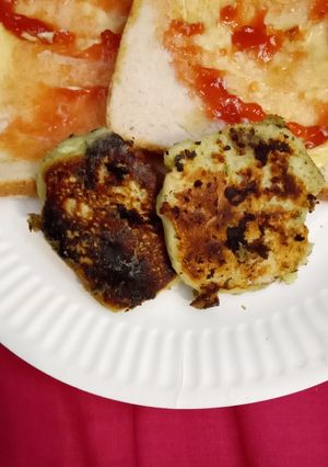 A picture of Avocado and onion pancakes.