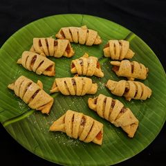A picture of Apple stuffed roll.