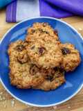 Biscotti con avena, mirtilli e nocciole