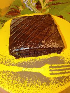 صورة لوصفة كيكة باللبن خفيفة ومشربة شوكولا 🍫