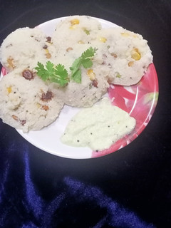વેજીટેબલ રવા ઈડલી (Vegetable Rava Idli Recipe In Gujarati) રેસીપી મુખ્ય ફોટો