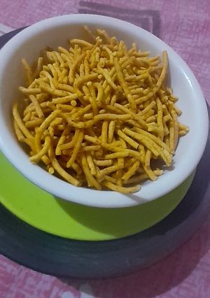 રતલામી સેવ (Ratlami Sev Recipe In Gujarati) રેસીપી મુખ્ય ફોટો