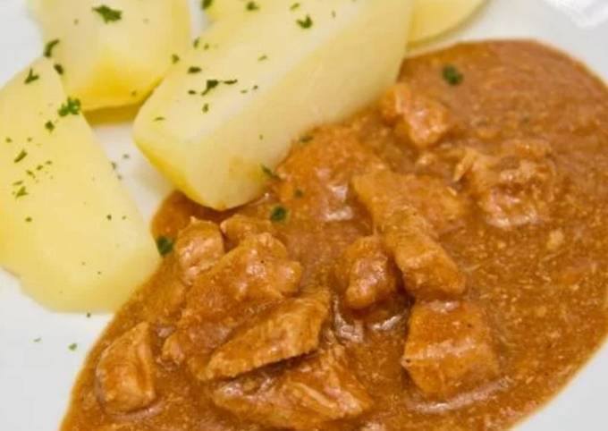 Uroma&amp;#39;s Schweinchen-Gulasch Rezept von SanDiiee - Cookpad