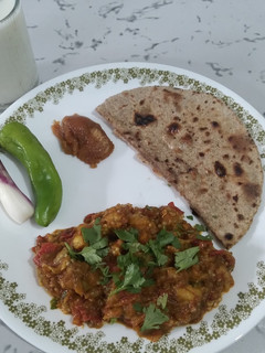 રીંગણ નો ઓળો (Ringan Oro Recipe In Gujarati) રેસીપી મુખ્ય ફોટો