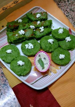 A picture of Palak paneer idli.
