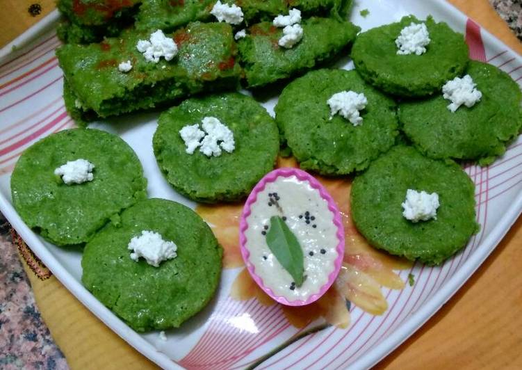 Palak paneer idli