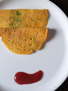 बेसन का चीला (Besan Ka Cheela recipe In Hindi) रेसिपी मुख्य फोटो