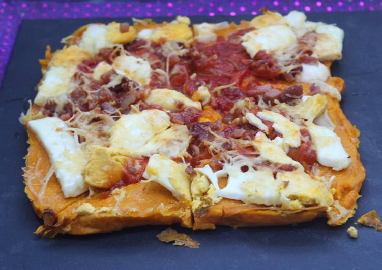 Pizza de jamón con masa de zanahoria