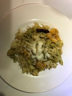 Una foto de Pasta (lirios) con ajo y guindilla