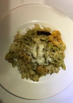 Una foto de Pasta (lirios) con ajo y guindilla
