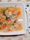 Caldo de pollo ¡Salió sopa de arroz, pollo y verduritas!