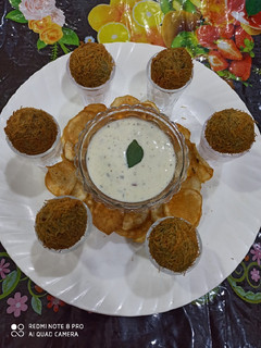 A picture of Chessy cracker and chips with sauce.