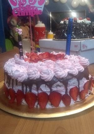 Una foto de Torta de chocolate y frutilla