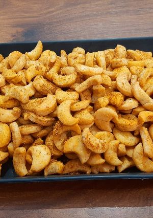 A picture of Kaju crunch cookies.