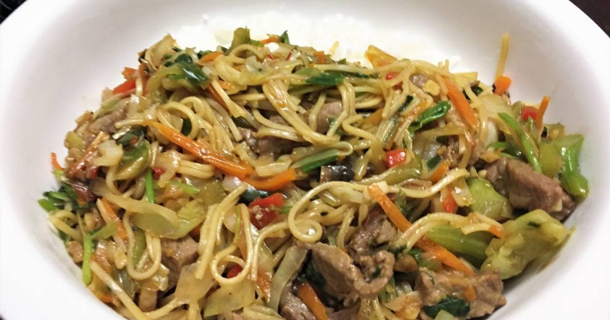 Chow Mein de Carne, Lechuga y Hoja de Mostaza Receta de carunovi- Cookpad