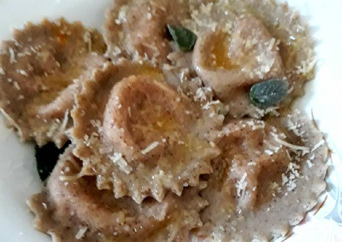 Ravioli di sfoglia al caffè ripieni di zucca