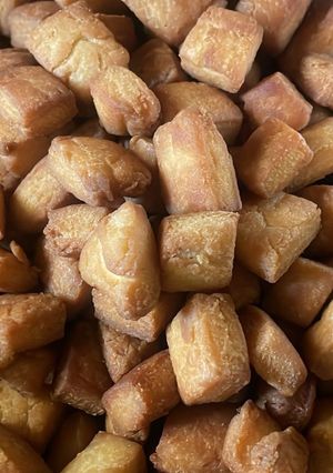 A picture of Wheat flour shankarpali.