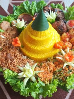 Foto resep Nasi kuning tumpeng