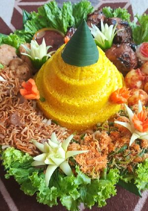 Foto resep Nasi kuning tumpeng