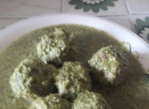 Una foto de Albóndigas en salsa de chile poblano